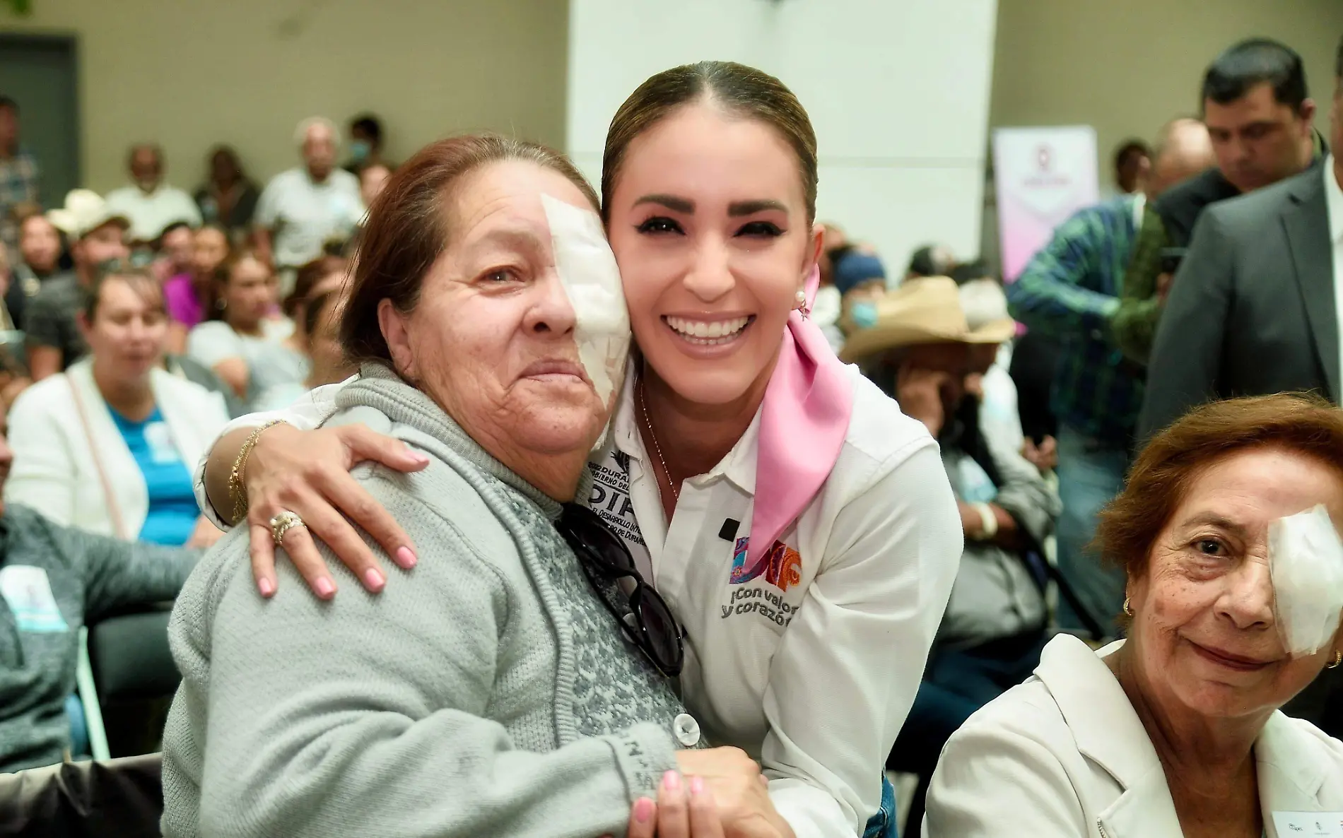 Marisol y Esteban atienden a duranguenses en su salud visual